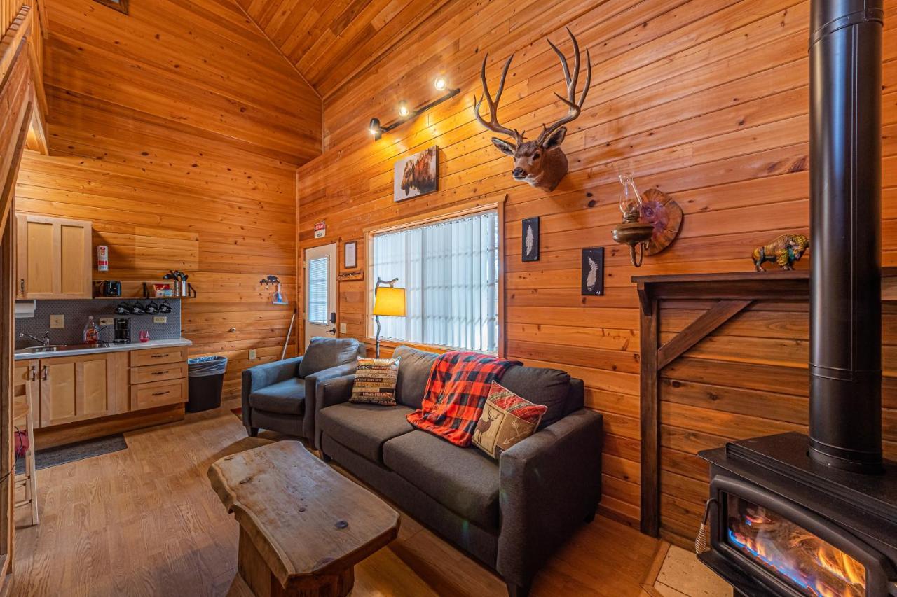 Cabin #4 The Wolves Den - Pet Friendly- Sleeps 6 - Playground & Game Room Payson Kültér fotó